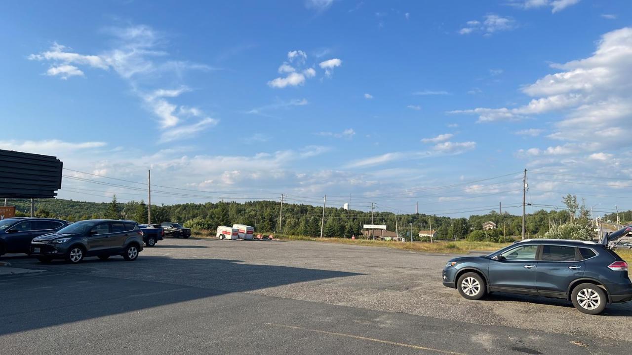 Lively Inn And Suites - Sudbury Naughton Dış mekan fotoğraf