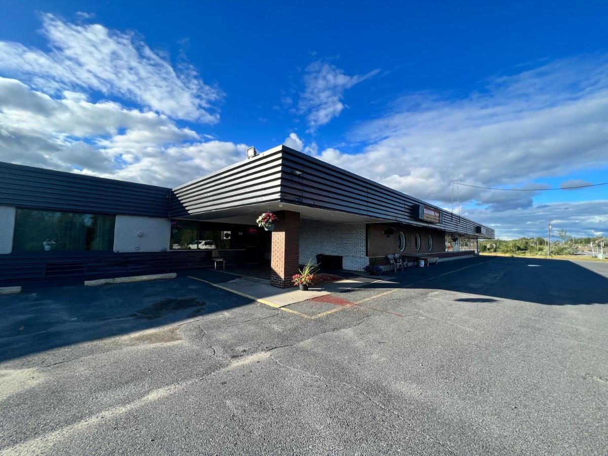 Lively Inn And Suites - Sudbury Naughton Dış mekan fotoğraf