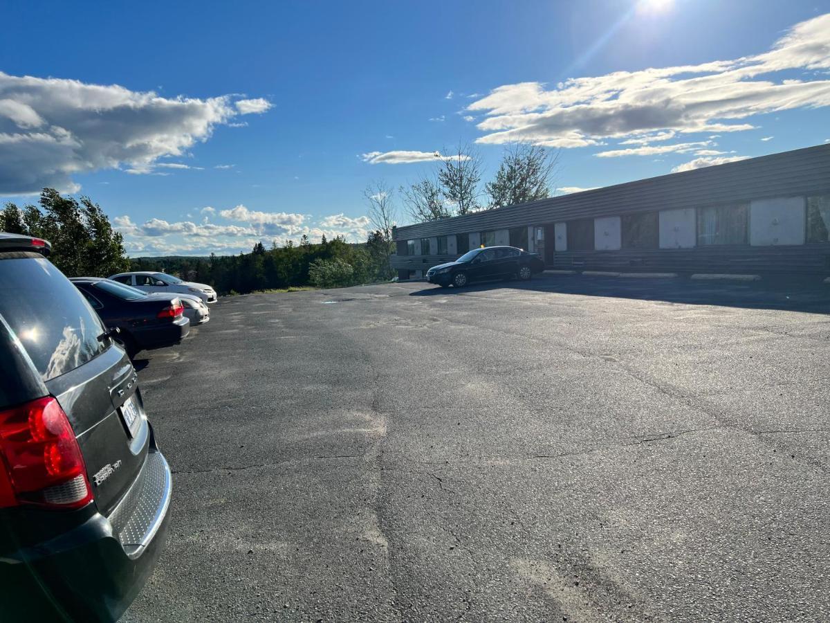 Lively Inn And Suites - Sudbury Naughton Dış mekan fotoğraf