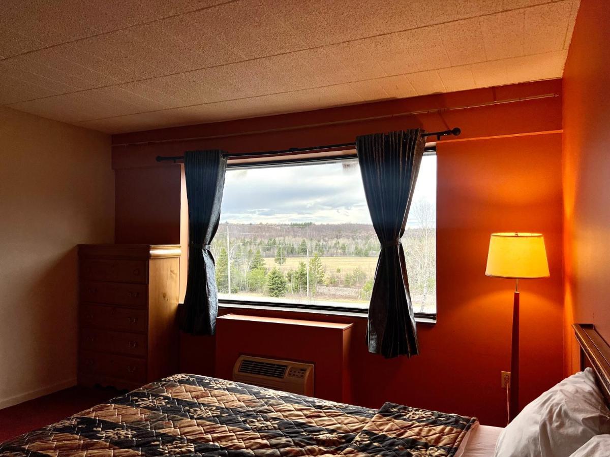 Lively Inn And Suites - Sudbury Naughton Dış mekan fotoğraf
