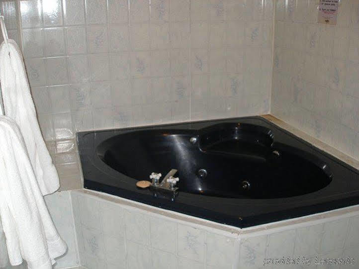 Lively Inn And Suites - Sudbury Naughton Oda fotoğraf